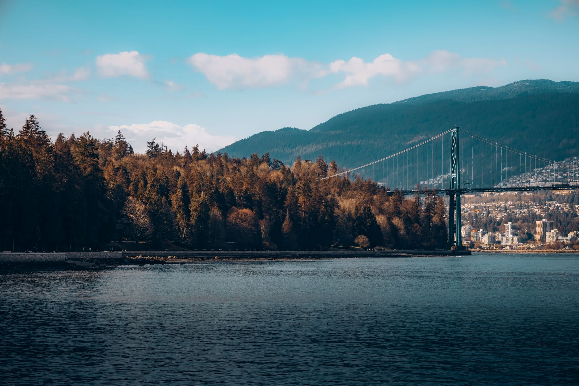 نورت‌ونکوور — کوه‌ها و دریا · North Vancouver